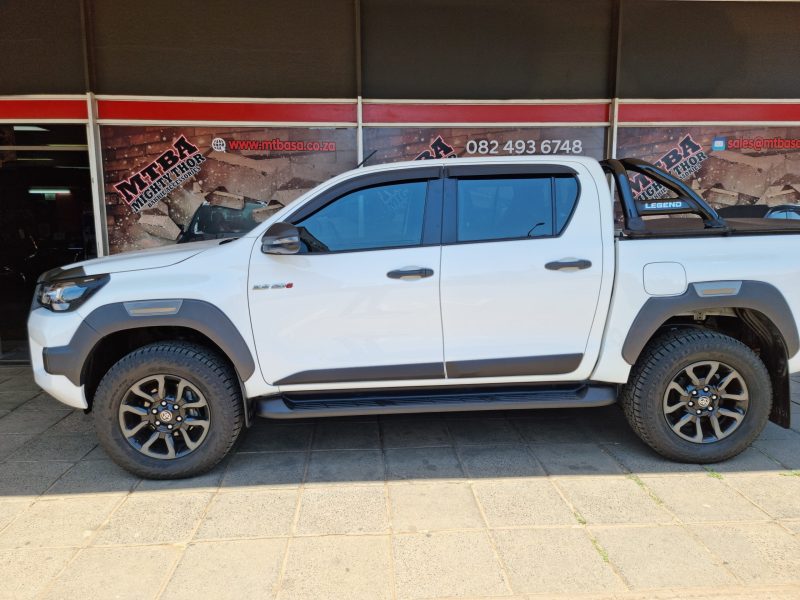Roll-bar-black-tonneau-cover-windshields-TOYOTA-HILUX-2021-scaled-e1718365608177 Roll bar black tonneau cover windshields TOYOTA HILUX 2021 scaled e1718365608177
